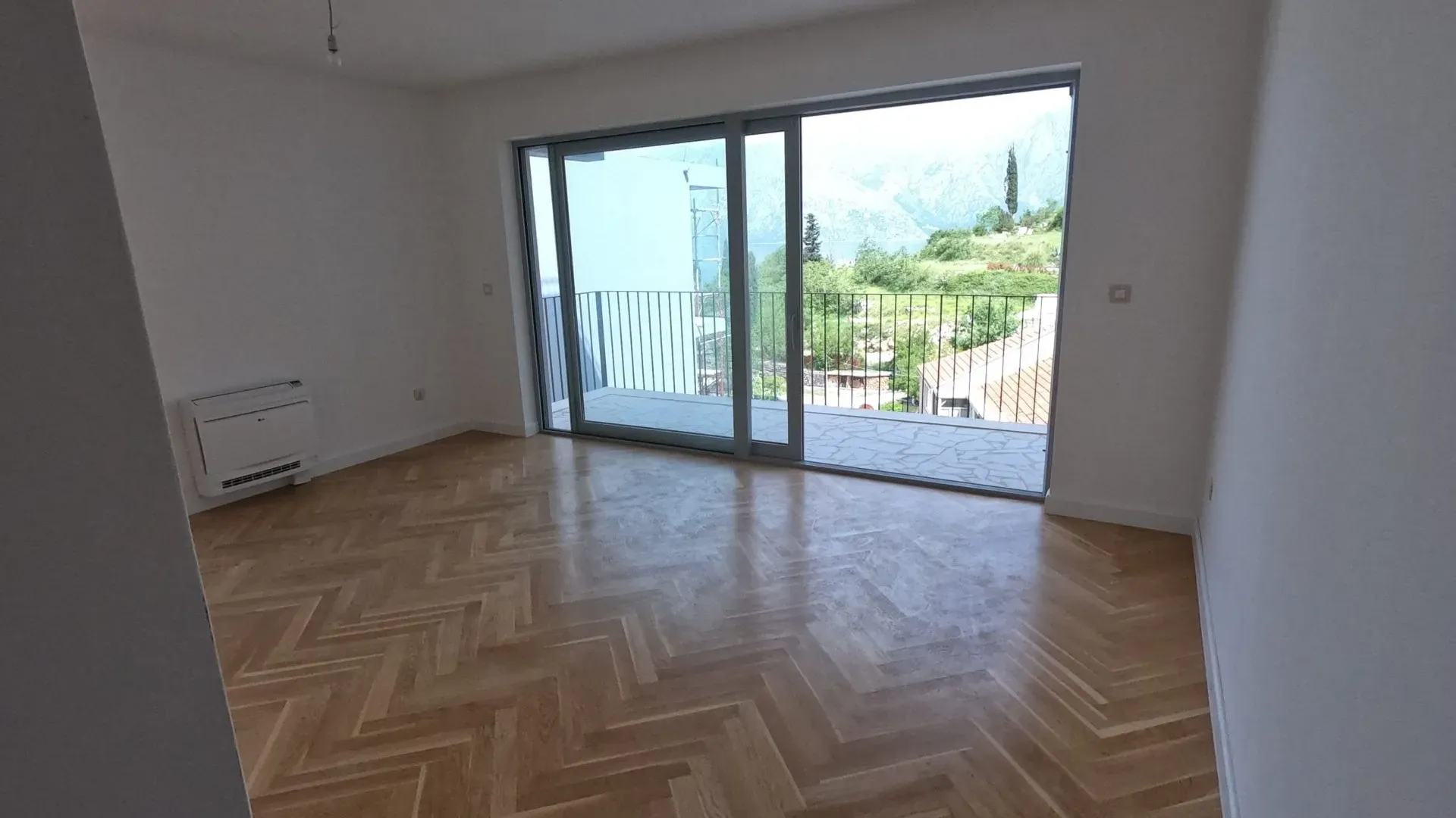 Sale, apartment, 78m², Dobrota, Kotor