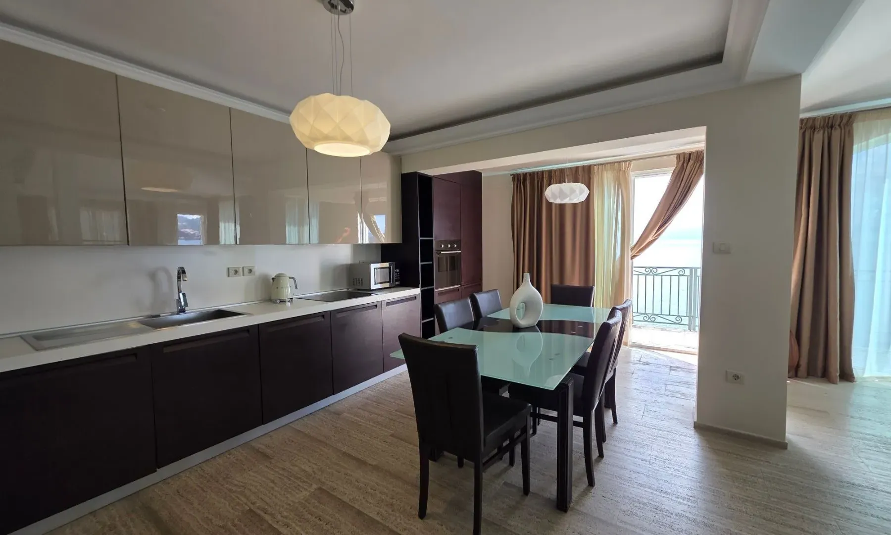 Prodaja, ugostiteljski objekat, 1200m², Sveti Stefan, Budva