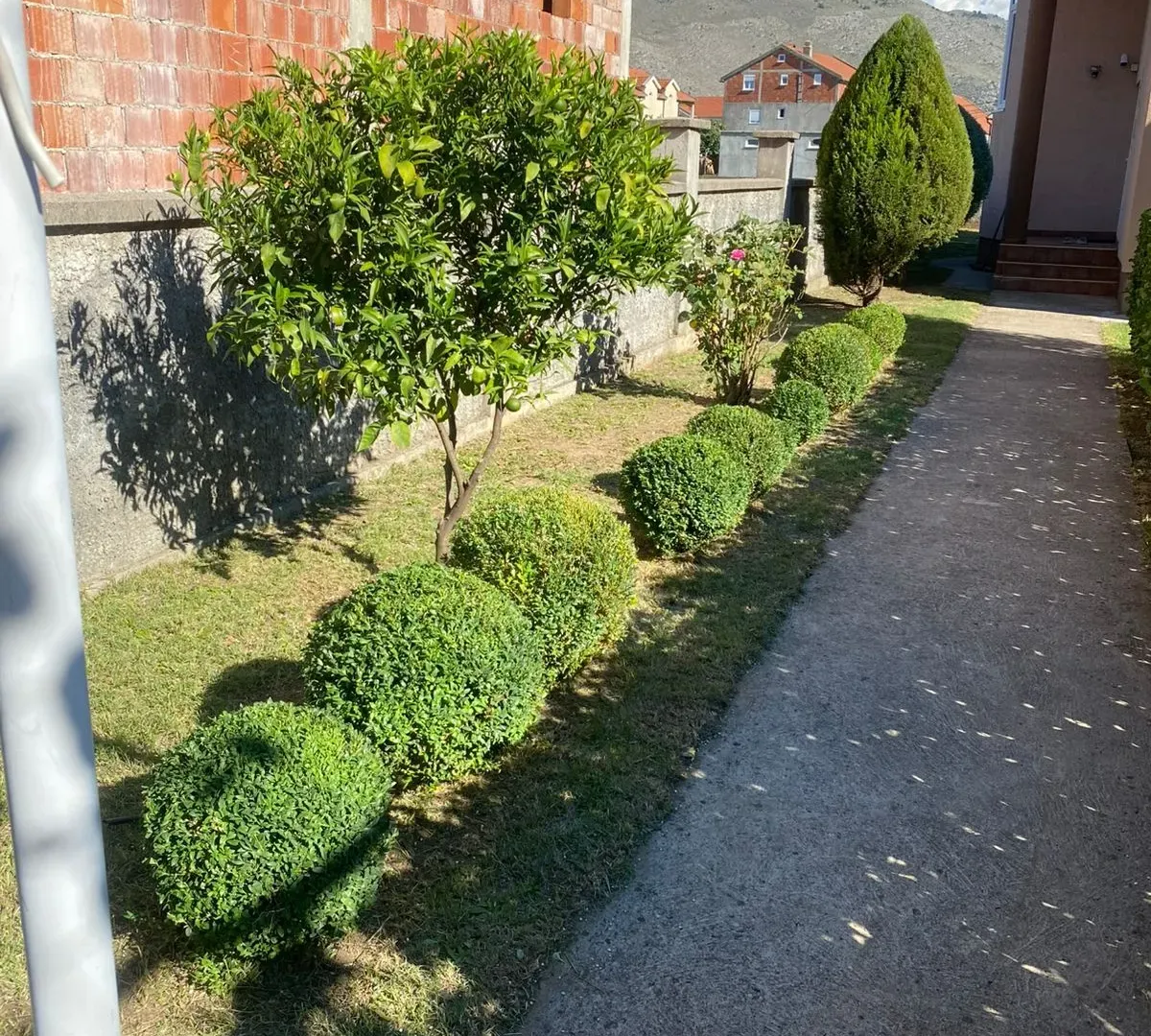 Izdavanje, kuća, 250m², Karaburško Polje, Podgorica