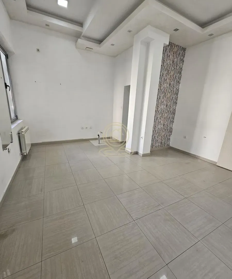 Izdavanje, poslovni prostor, 44m², Centar, Kragujevac