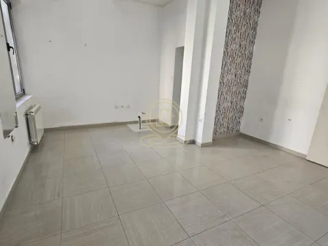 Izdavanje, poslovni prostor, 44m², Centar, Kragujevac - image 2