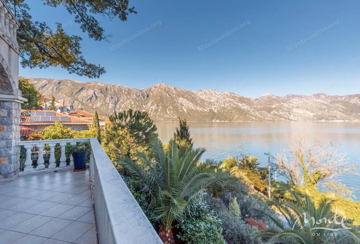 Prodaja, dvosoban stan, 84m², Kostanjica, Kotor