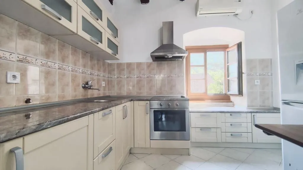 Sale, house, 300m², Kotor, Crna Gora