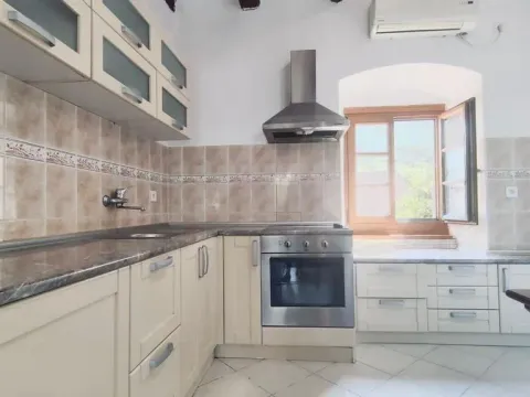 Prodaja, kuća, 300m², Kotor, Crna Gora - image 16