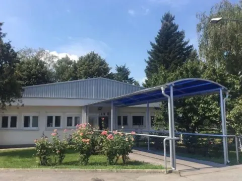 Izdavanje, poslovni prostor, 200m², Zemun Bačka, Zemun Sve Podlokacije - image 9