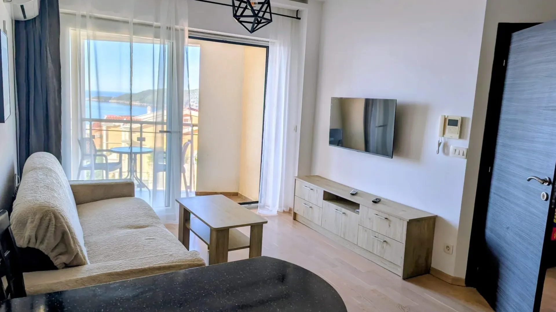 Rent, one bedroom apartment, 36m², Bečići, Budva