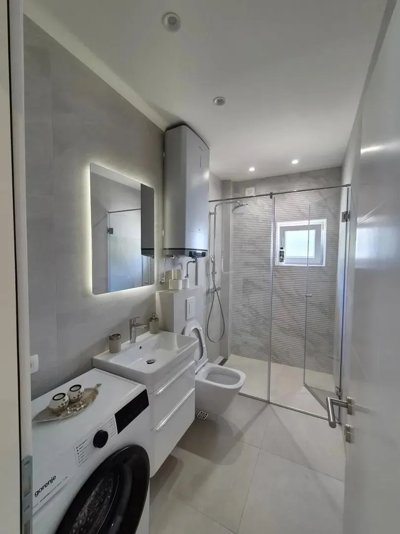 Rent, two bedroom apartment, 85m², Kalimanj, Tivat