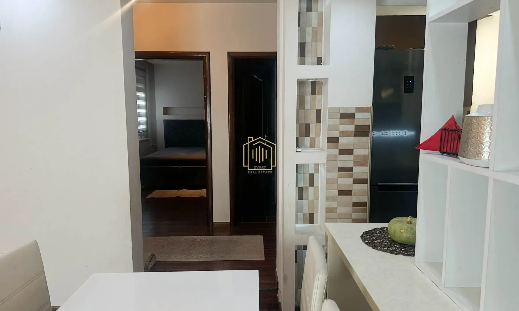 Izdavanje, dvosoban stan, 75m², Konik, Podgorica