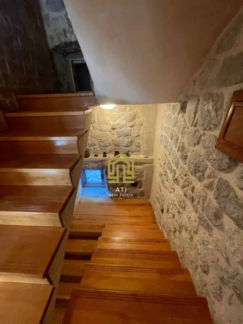 Prodaja, kuća, 180m², Orahovac, Kotor