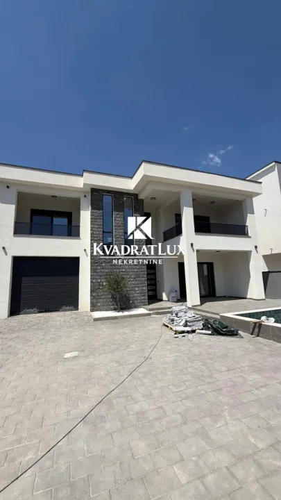 Sale, house, 245m², Tomba, Bar