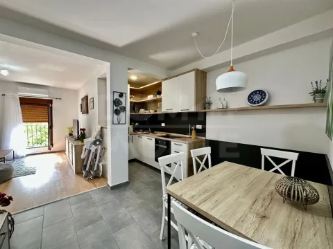Izdavanje, jednosoban stan, 45m², Tivat, Crna Gora - image 2