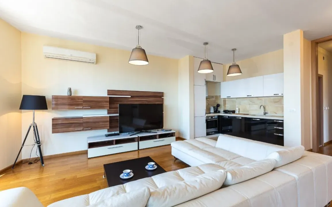 Izdavanje, dvosoban stan, 55m², Bečići, Budva