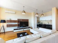 Izdavanje, dvosoban stan, 55m², Bečići, Budva - image 1