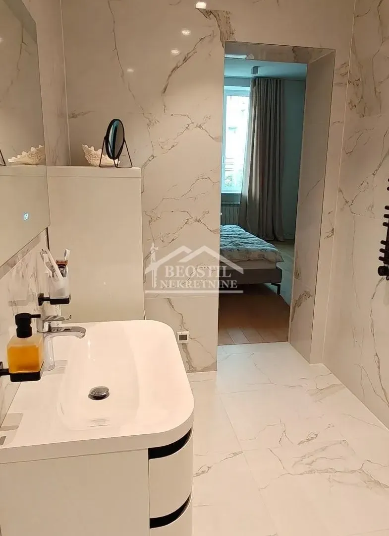 Sale, four bedroom apartment, 133m², Stari Grad, Beograd