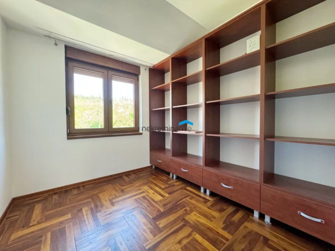 Izdavanje, četvorosoban stan, 178m², Gorica C, Podgorica