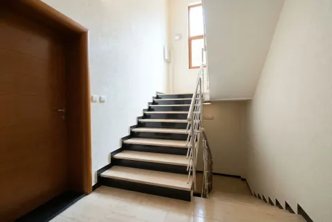 Prodaja, četvorosoban stan, 191m², Kamenovo, Budva - image 9