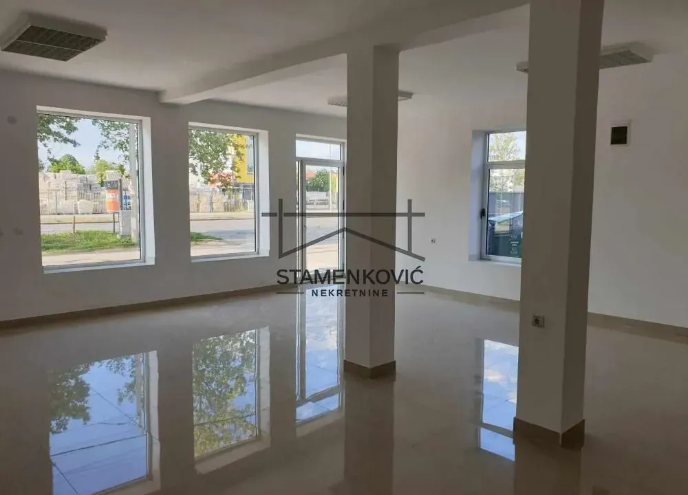 Izdavanje, poslovni prostor, 600m², Veternička rampa, Novi Sad Sve Podlokacije