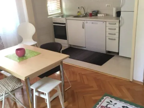 Izdavanje, dvosoban stan, 76m², Centar, Podgorica - image 2