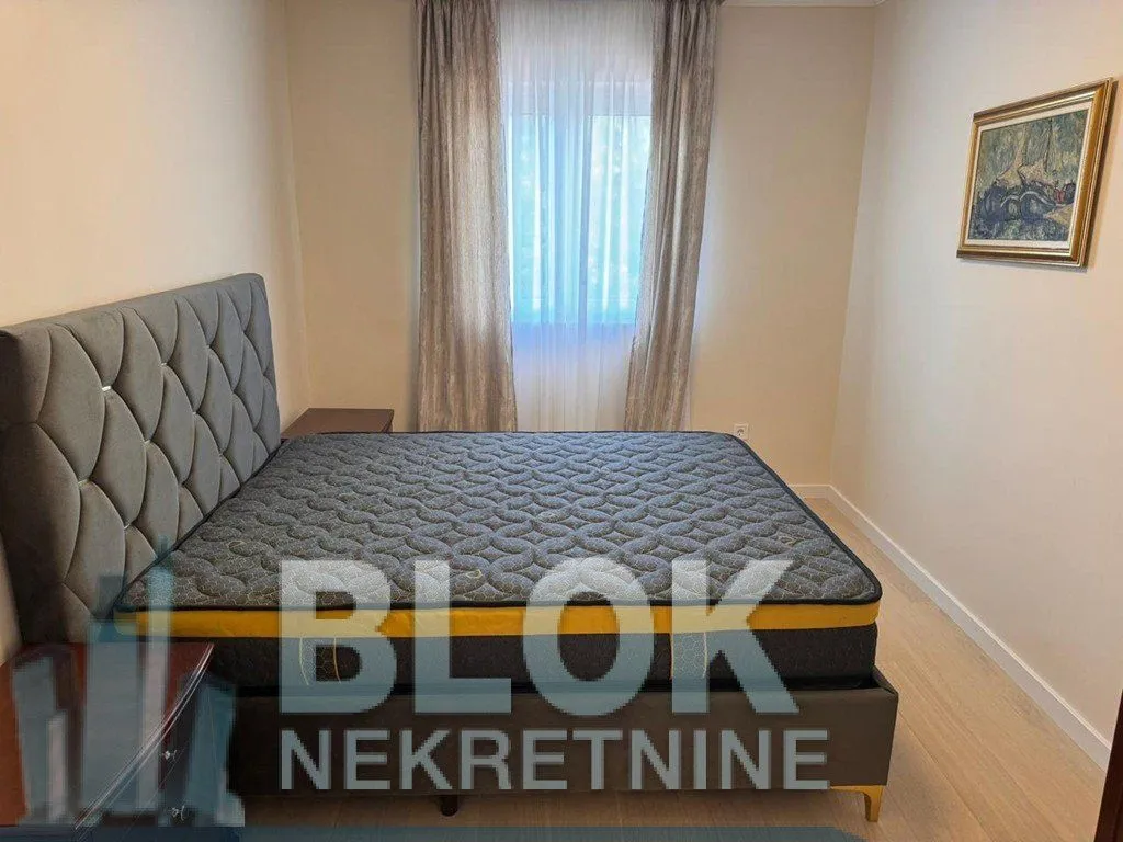 Izdavanje, trosoban stan, 100m², Centar, Podgorica