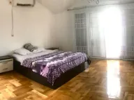 Izdavanje, trosoban stan, 180m2, Dalmatinska ulica, Podgorica