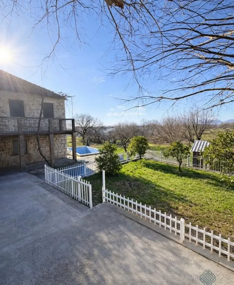 Rent, house, 120m², Zelenika, Podgorica
