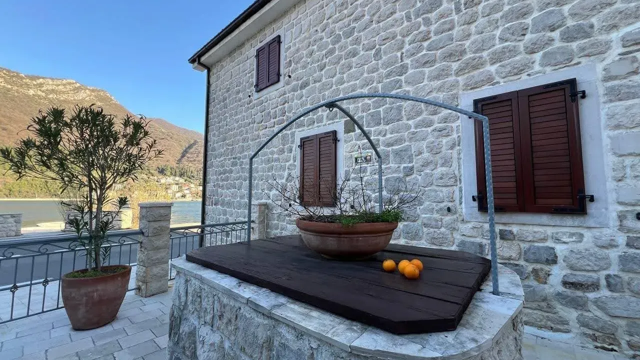 Sale, house, 300m², Kamenari, Herceg Novi
