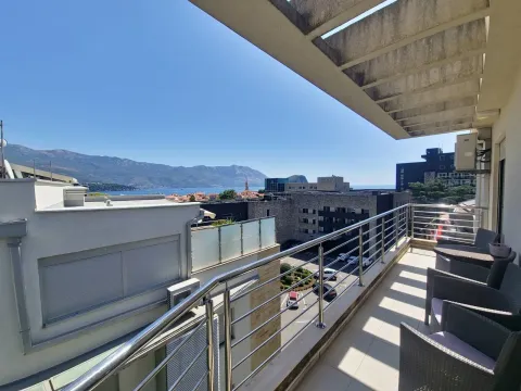 Rent, three bedroom apartment, 89m², Budva, Crna Gora - image 2