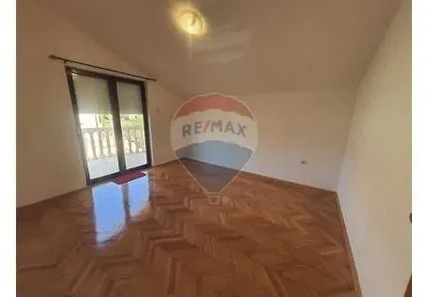 Izdavanje, kuća, 320m², Zagorič, Podgorica - image 22