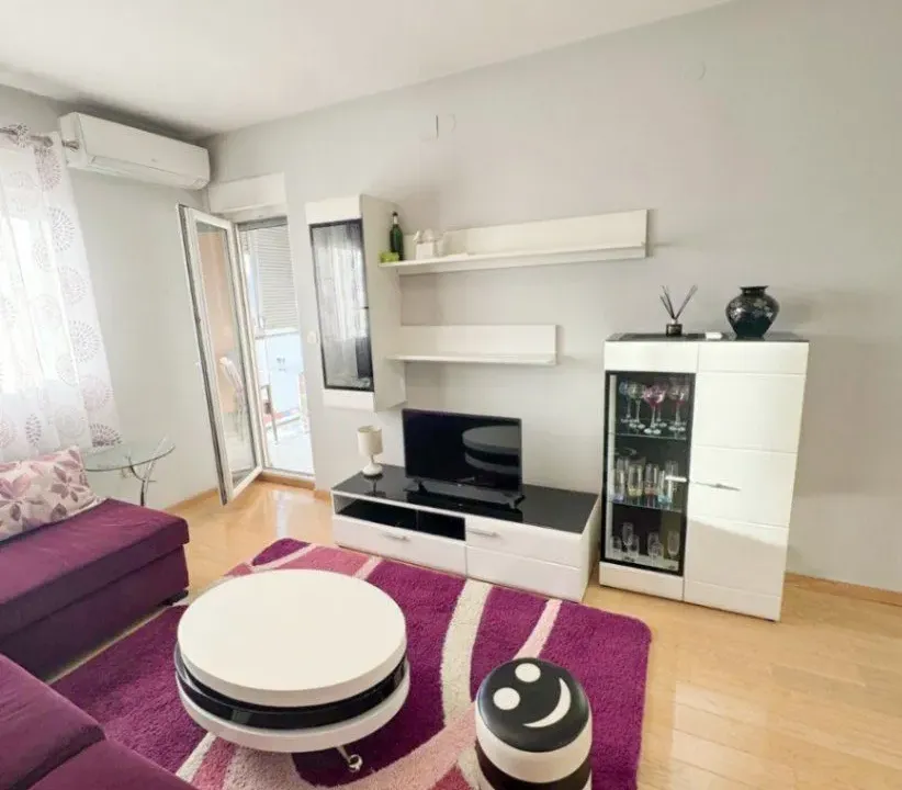 Izdavanje, jednosoban stan, 46m², City Kvart, Podgorica