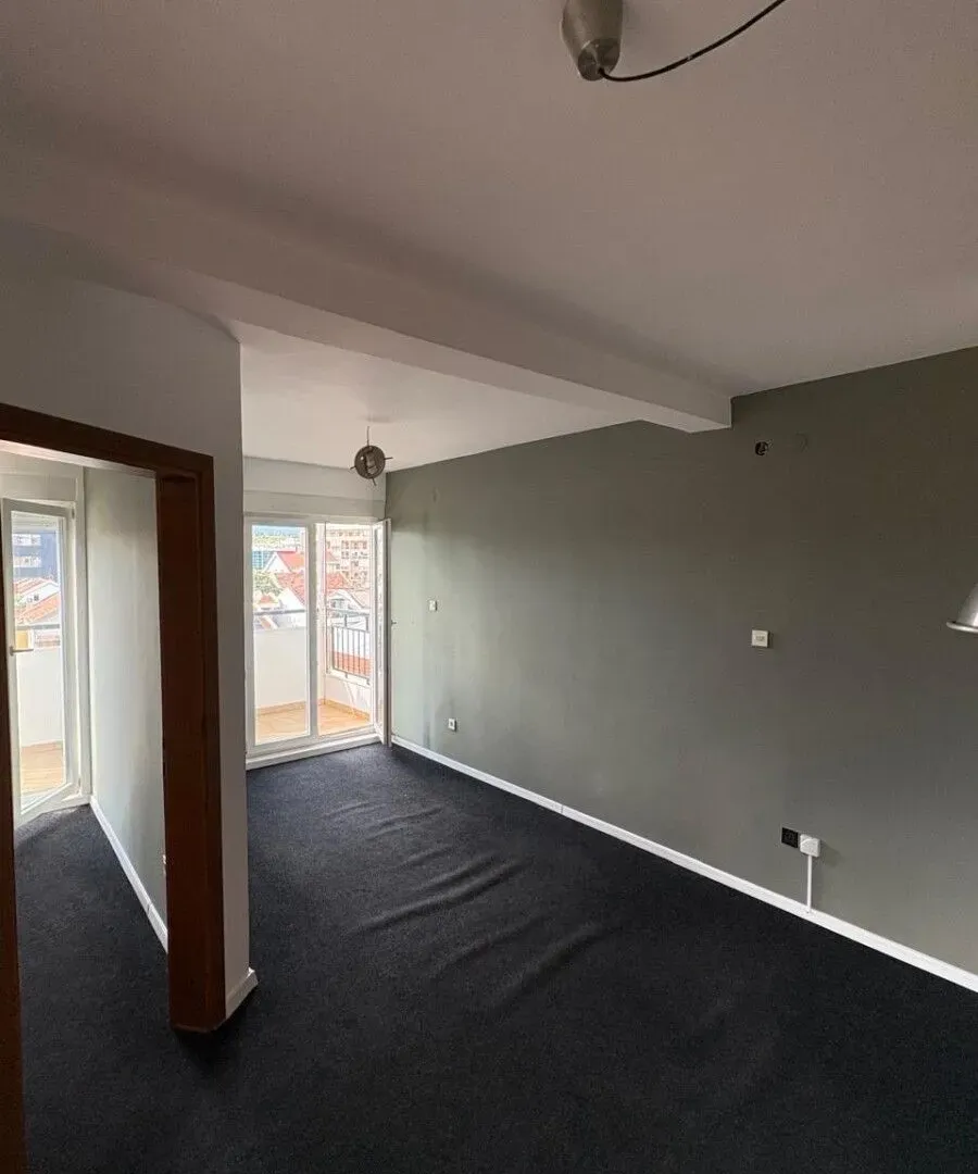 Izdavanje, jednosoban stan, 39m², Stari Aerodrom, Podgorica