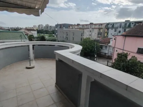 Izdavanje, kuća, 400m², Dalmatinska ulica, Podgorica - image 10