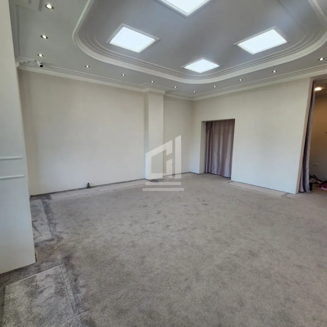 Empty room with carpeted flooring and a decorative ceiling.