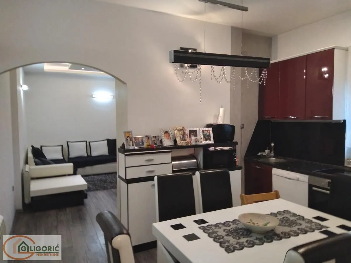 Sale, four bedroom apartment, 106m², Čubura, Beograd