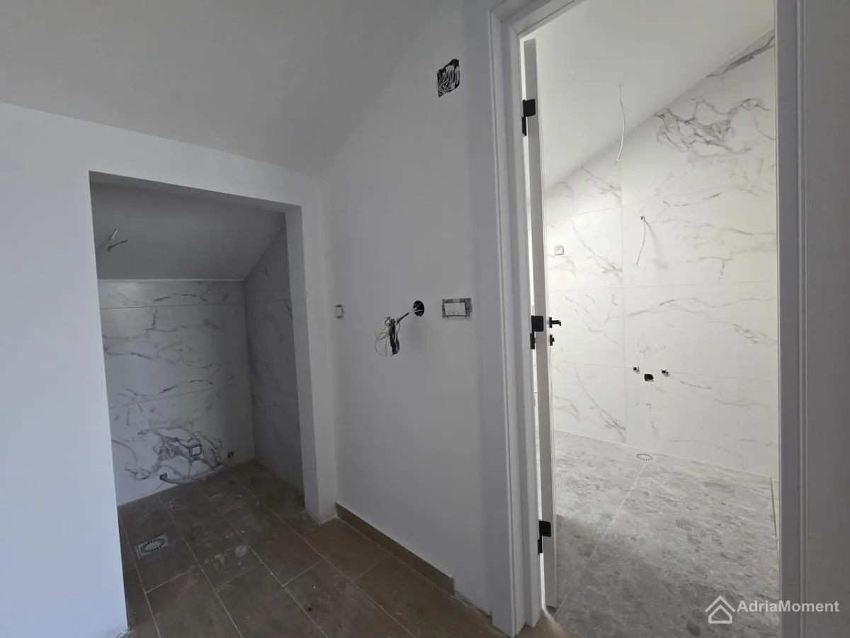 Prodaja, trosoban stan, 94m², Škaljari, Kotor