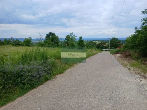 Zemljište in Majur