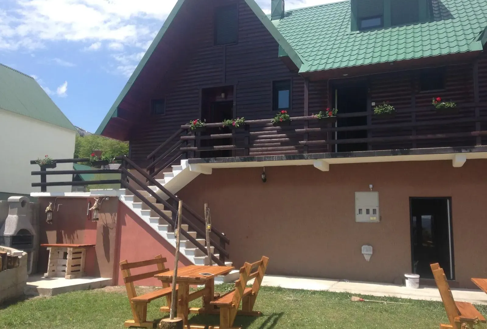 Prodaja, kuća, 330m², Žabljak, Crna Gora