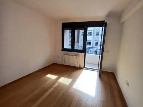 Izdavanje, poslovni prostor, 84m², Kalenić Pijaca, Vračar Sve Podlokacije - image 6