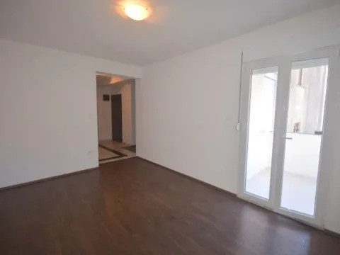 Sale, one bedroom apartment, 48m², Risan, Kotor - image 9