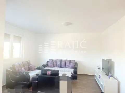 Living room with sofa set and TV. - image 3