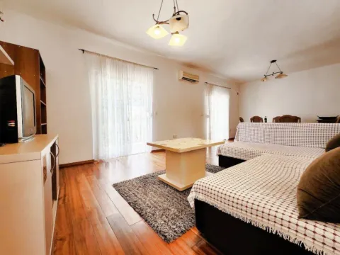 Izdavanje, trosoban stan, 120m2, Burtaiši, Bar Izdavanje, trosoban stan, 120m2, Burtaiši, Bar