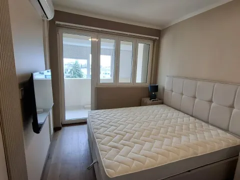 Izdavanje, dvosoban stan, 75m², Preko Morače, Podgorica - image 9