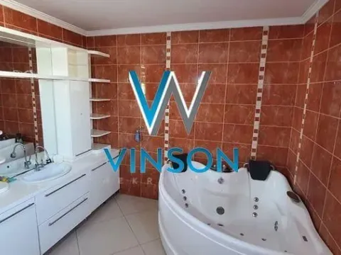 Izdavanje, četvorosoban stan, 198m², Petrovaradin, Novi Sad - image 13