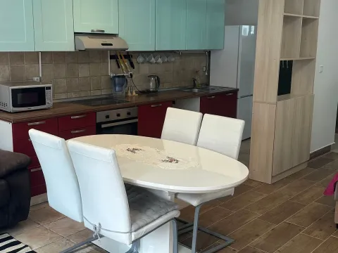 Izdavanje, garsonjera, 40m², Dobrota, Kotor - image 3