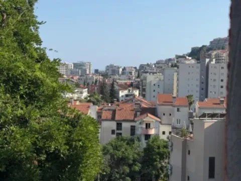 Izdavanje, trosoban stan, 100m², Dubovica, Budva - image 2