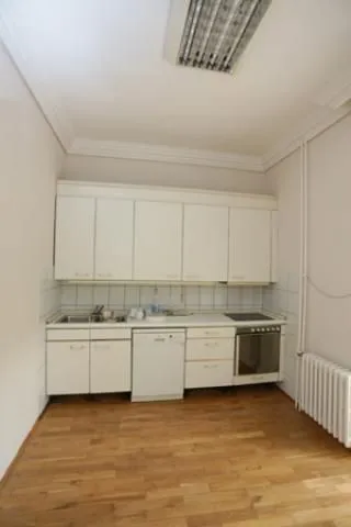 Izdavanje, kuća, 550m², Autokomanda, Voždovac Sve Podlokacije