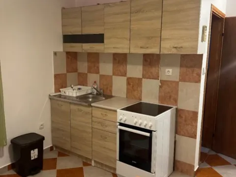 Izdavanje, jednosoban stan, 30m², Kotor, Crna Gora