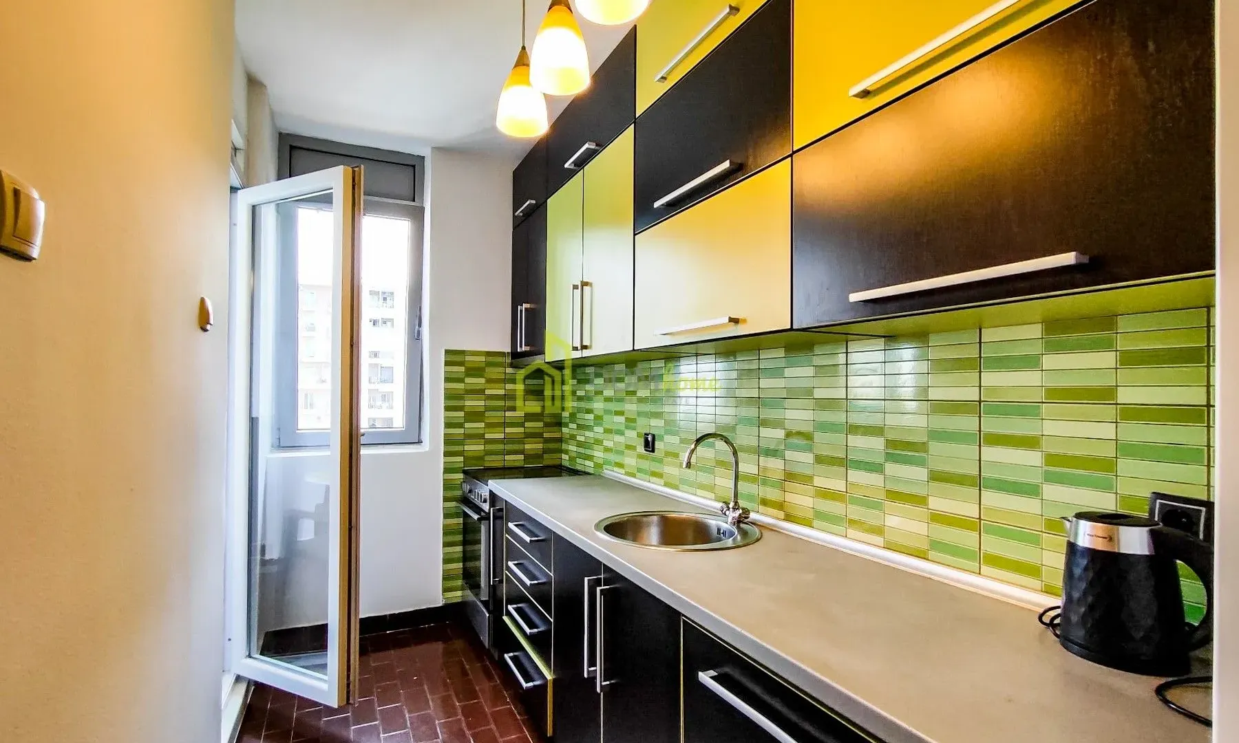 Izdavanje, četvorosoban stan, 95m², Blok 6, Podgorica