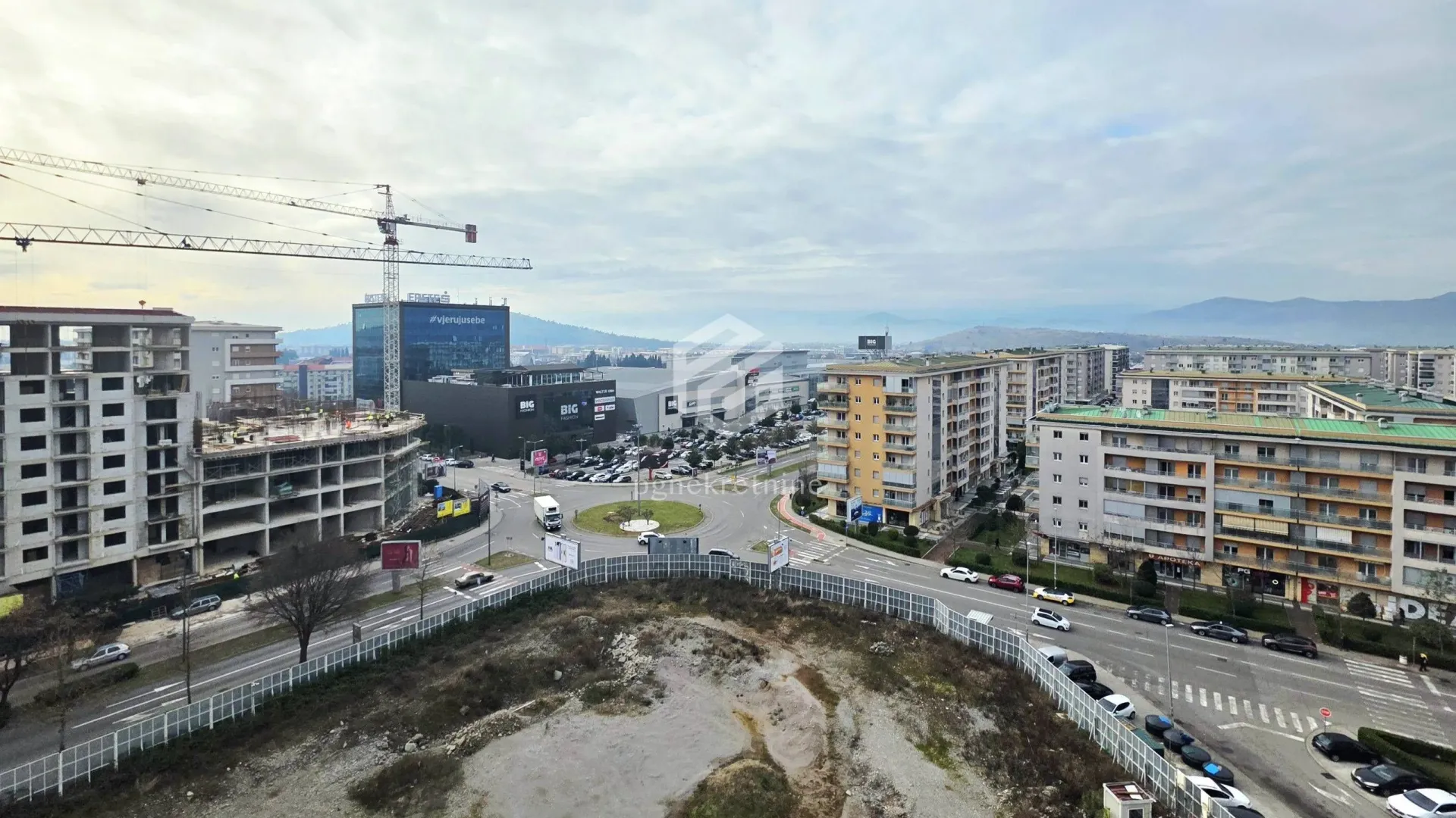 Izdavanje, dvosoban stan, 85m², Master Kvart, Podgorica