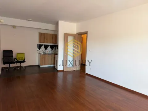 Izdavanje, dvosoban stan, 70m², Master Kvart, Podgorica - image 2