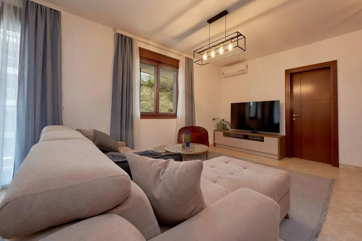 Sale, one bedroom apartment, 68m², Bečići, Budva